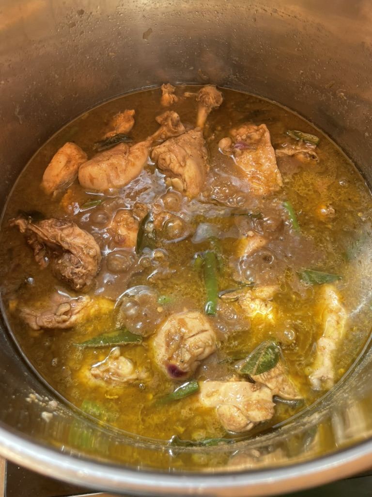 Herby chicken curry with green chillies and curry leaves